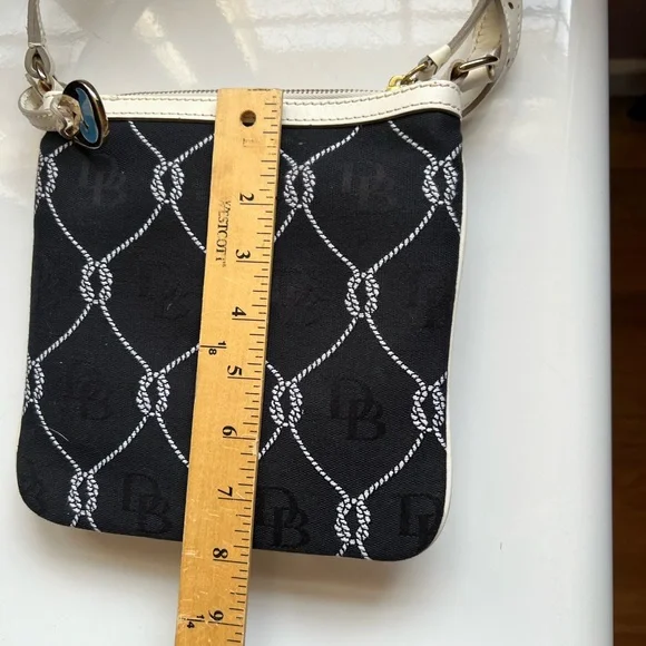 VINTAGE Dooney & Bourke Signature Letter Carrier crossbody bag - Picture 7 of 10